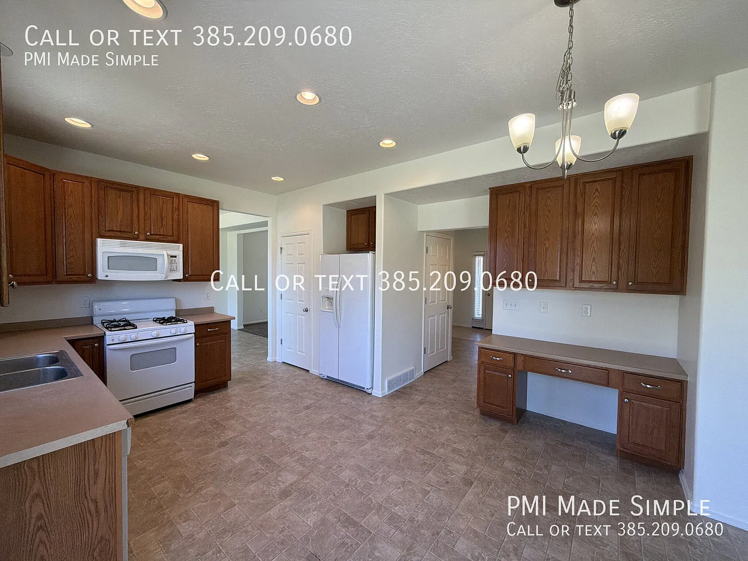 Beautiful & Classic 4BR Home in Lehi w/ HUGE yard! — Photo 2