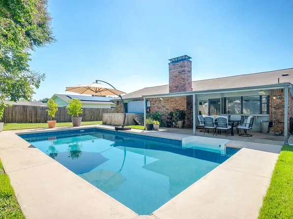 3829 Walnut Dr, Bedford, TX 76021