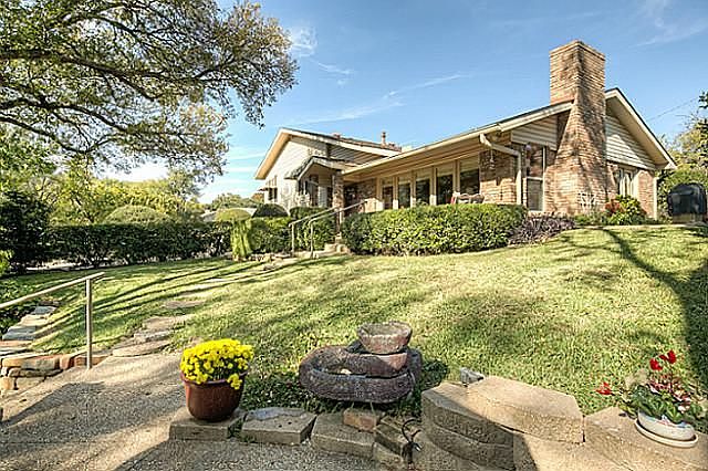 1st image of 2704 Canyon Valley Dr