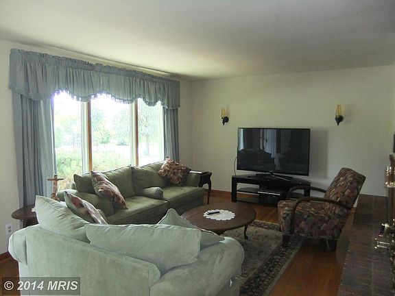 4th image of 800 Westwood St