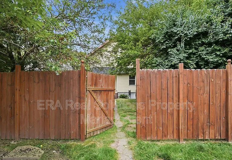 394 S Guilford Ave — Photo 40