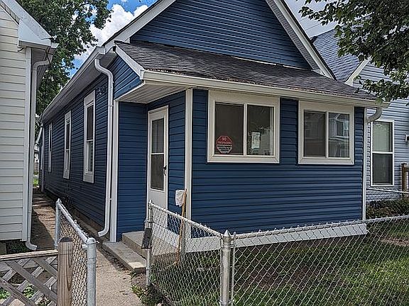 3rd image of 221 Kansas St