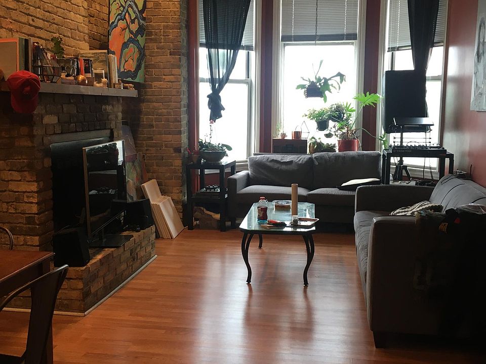 1st image of 2364 N Lincoln Ave #2
