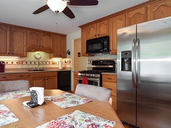 4th image of 520 Grace Ln