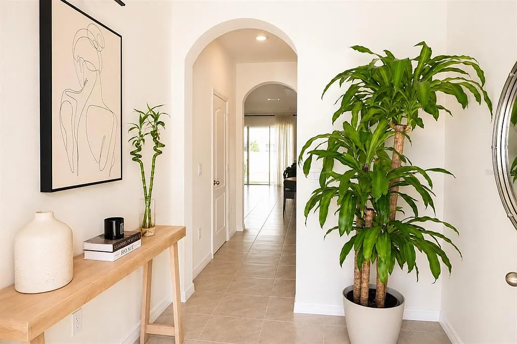 3 bed, 2.5 bath, 1676 sqft, $2,050 — Photo 2