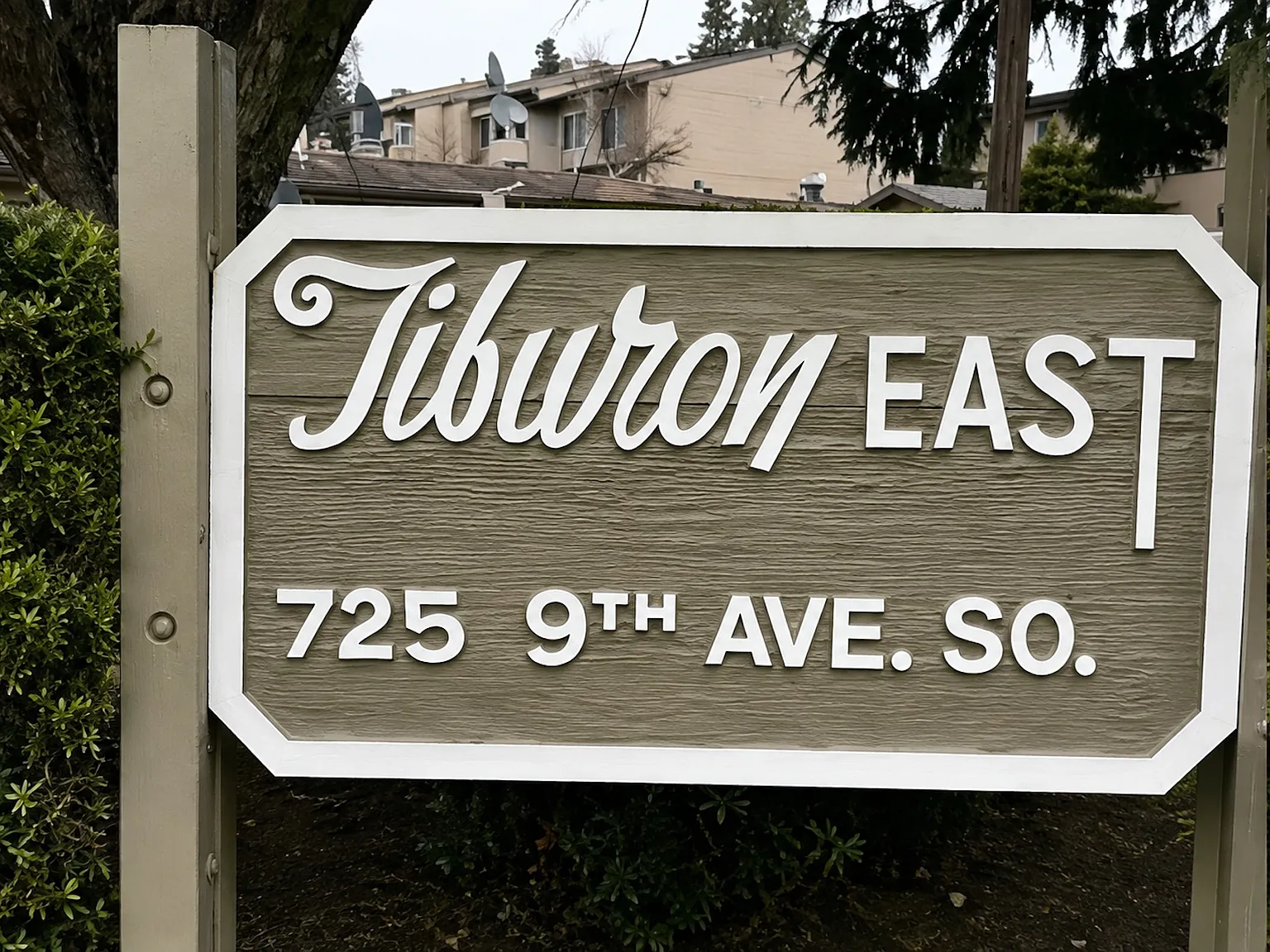 Lovely Houghton Condo in Kirkland — Photo 2