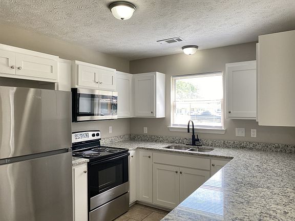 3rd image of 312 Bellewood Ln APT A