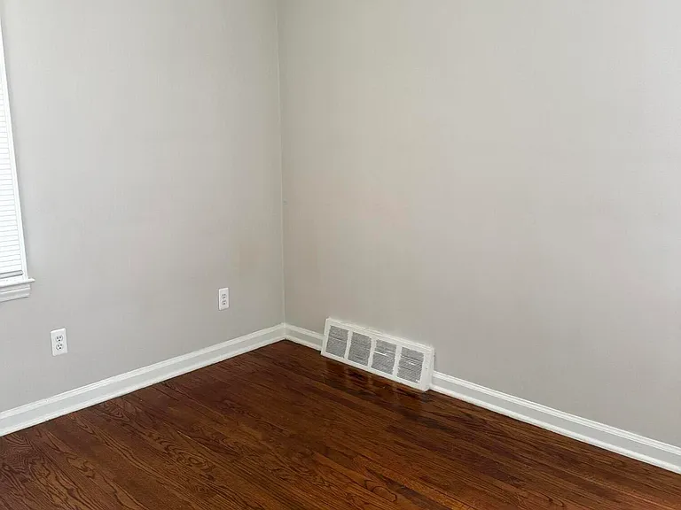 20202 Washtenaw St — Photo 11