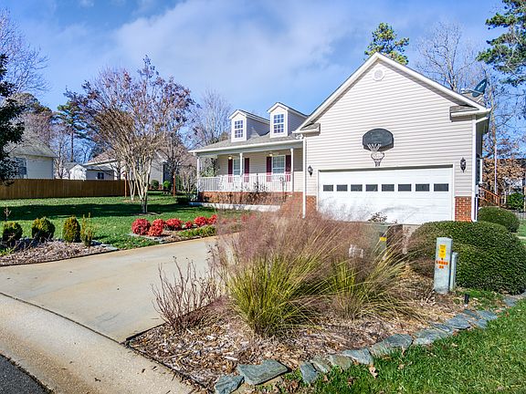 4th image of 913 White Admiral Ln