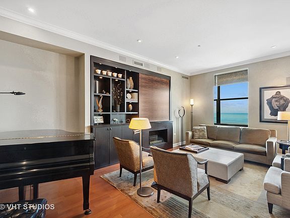 4th image of 310 S Michigan Ave Unit 2201