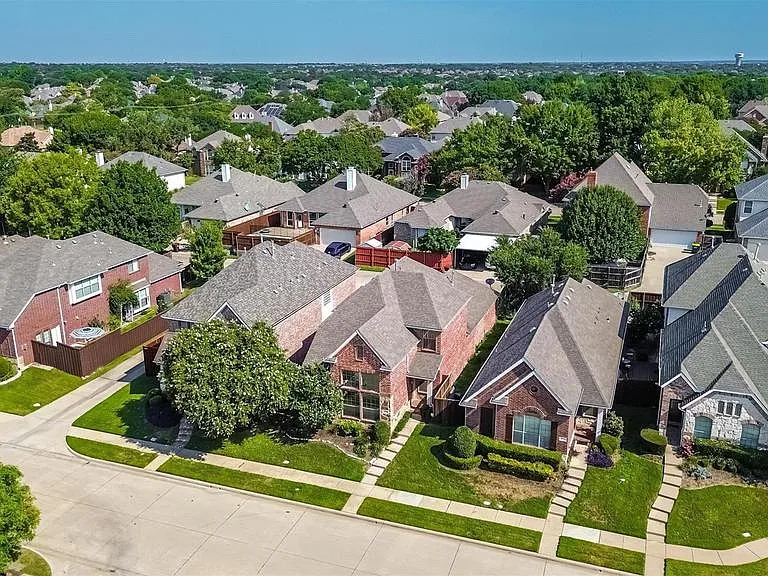 2101 Broadstone Dr — Photo 30