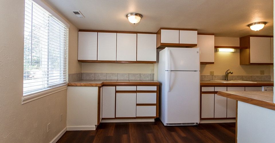 2nd image of 1529 Francis Ave SW
