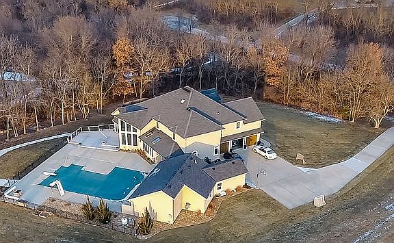 2nd image of 2912 Crystal Aire Ct
