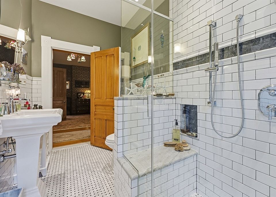 34th image of 1176 Worthington St