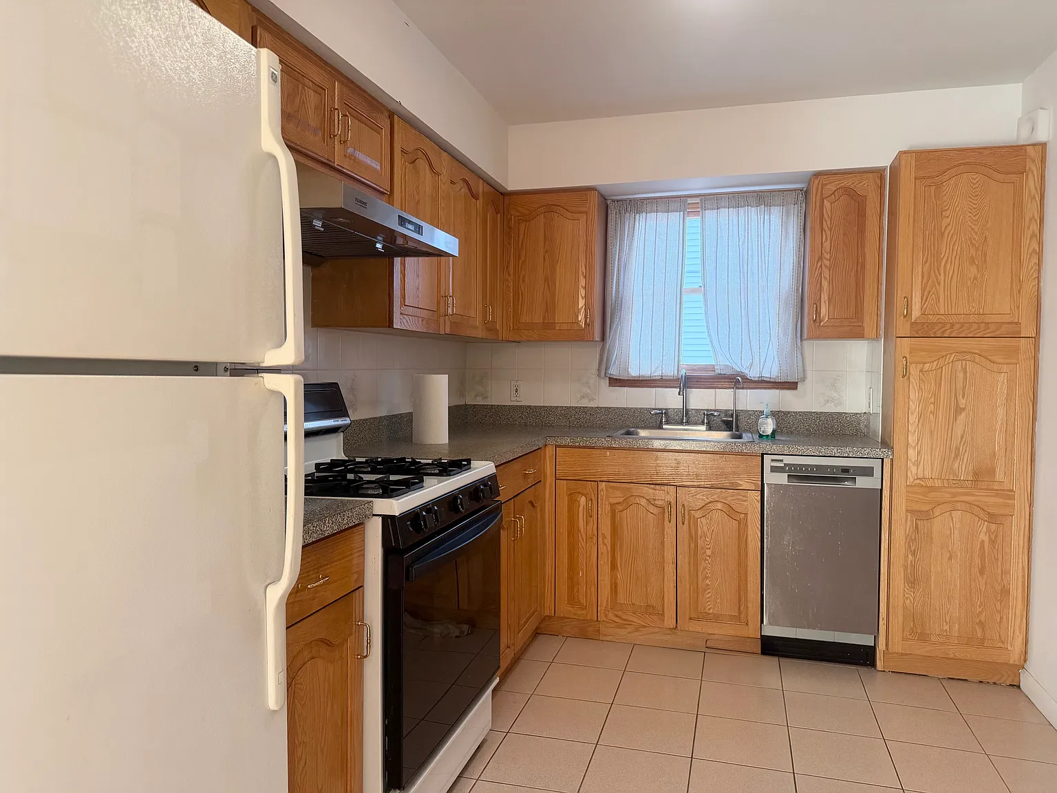 3 bed, $3,400 — Photo 2