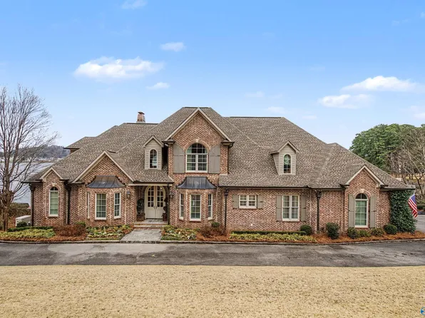 2020 Wyeth Dr, Guntersville, AL 35976