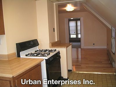 2nd image of 1426 Washington St NE #2