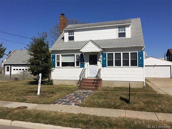 5th image of 333 Dolphin Ave