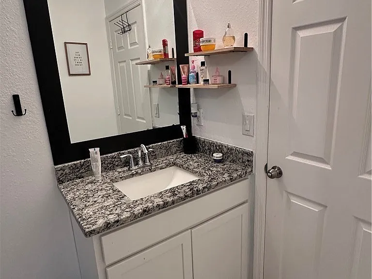 1912 NE 2nd Pl — Photo 20