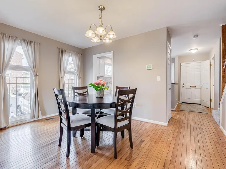 216 Roundhouse Ct — Photo 8