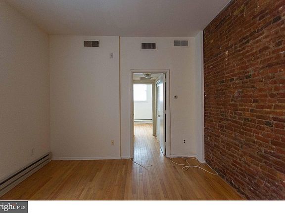 3rd image of 727 Spruce St APT 2R