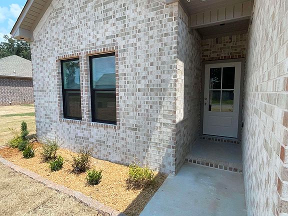 2nd image of 225 Kayla Ln