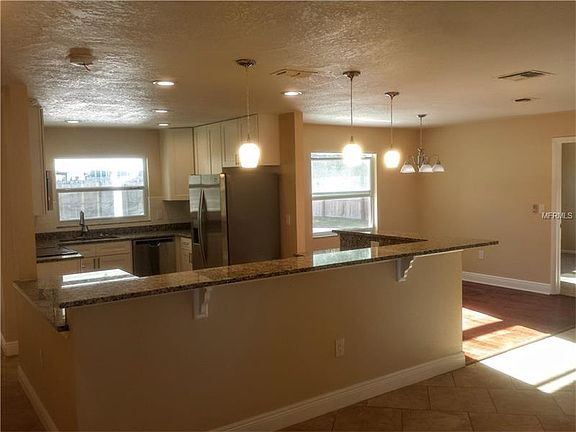5th image of 144 Essex Dr