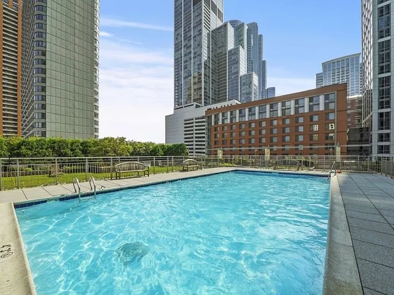 1250 S Michigan Ave #510 — Photo 10