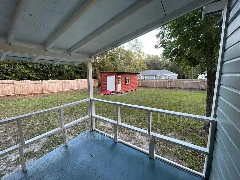 223 S Lucas St — Photo 4