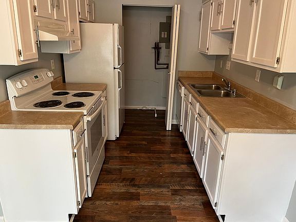 4th image of 421 Wellington Ct