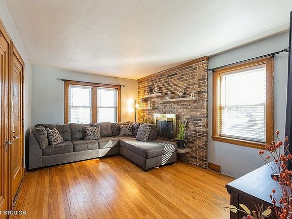 3rd image of 4618 Blanchan Ave