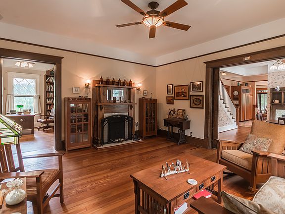 Working FP; 2 pocket doors