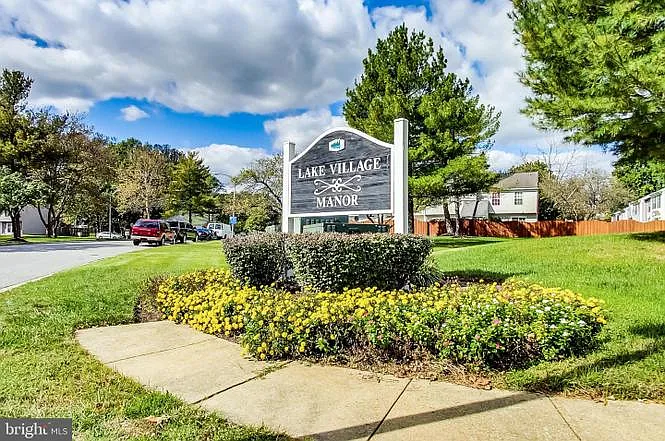 2268 Prince Of Wales Ct — Photo 23