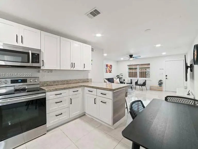 2320 SW 18th Ter #1 — Photo 4