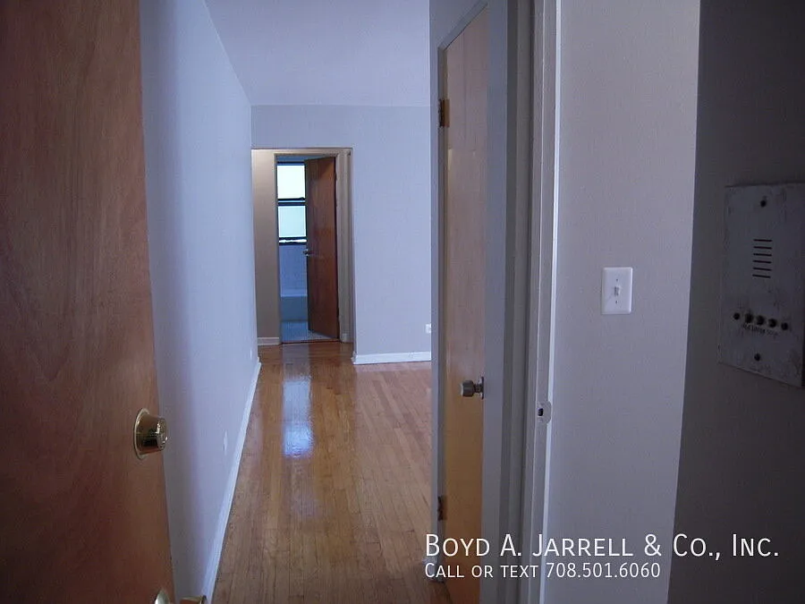 2 Bedrooms Heat Included, Tenant Pays Electric — Photo 4