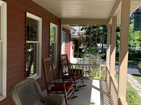 3rd image of 9 Jerome Ln
