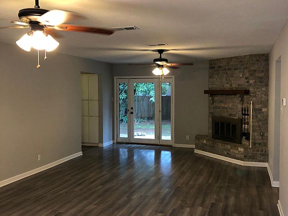 2nd image of 926 Lucas Dr
