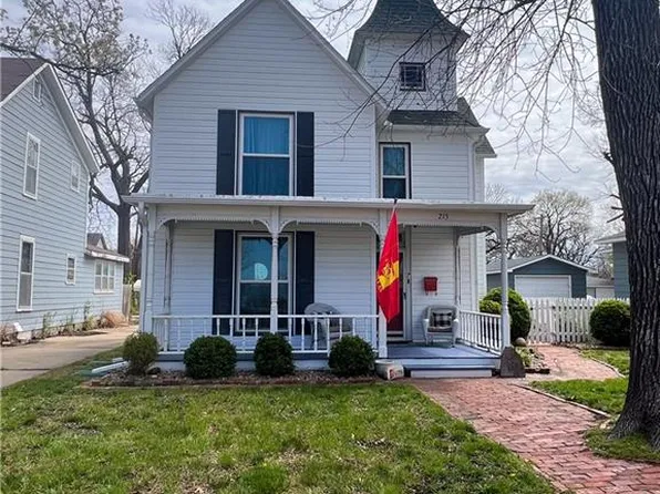215 S Buckeye St, Iola, KS 66749