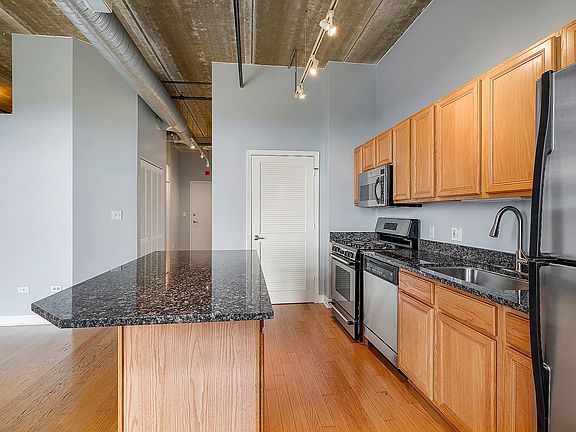 4th image of 811 W 15th Pl Unit 311
