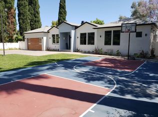 13834 Califa St, Valley Glen, CA 91401