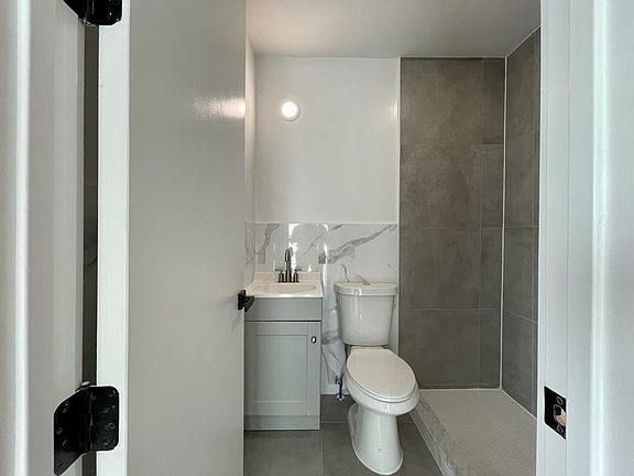4th image of 79 Stuyvesant Ave #2RA