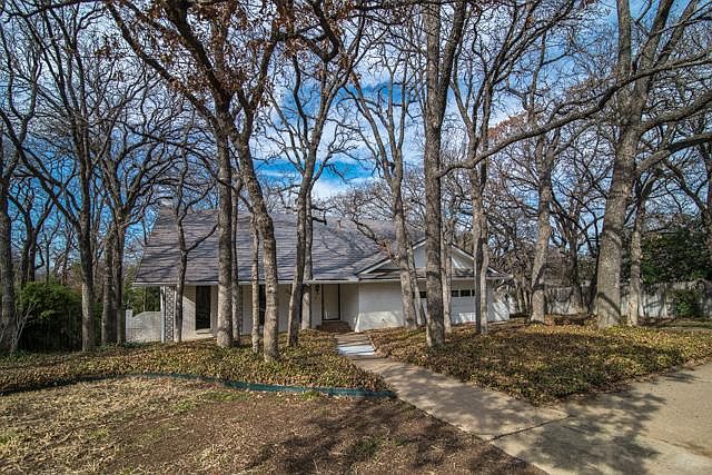 1st image of 3303 Woodford Dr