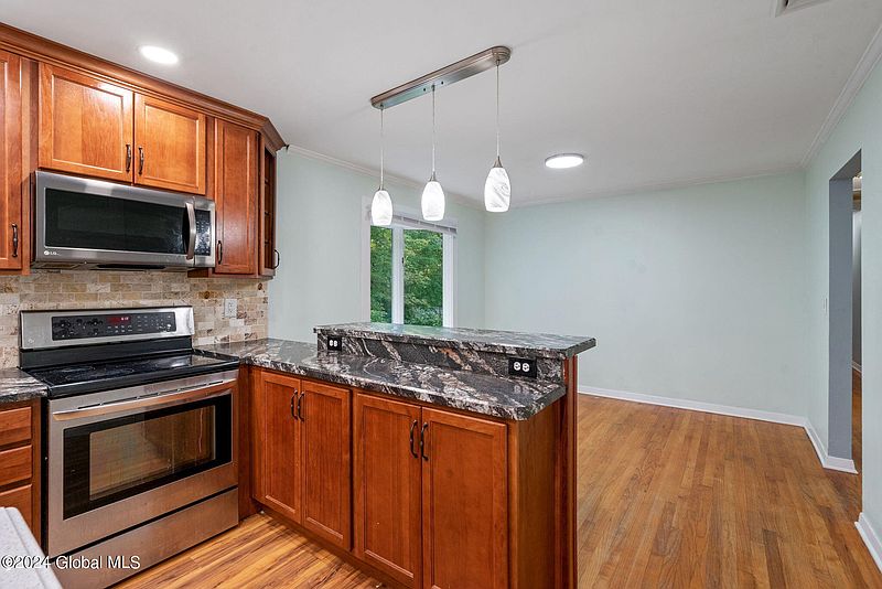 5th image of 13 Laurel Oak Lane
