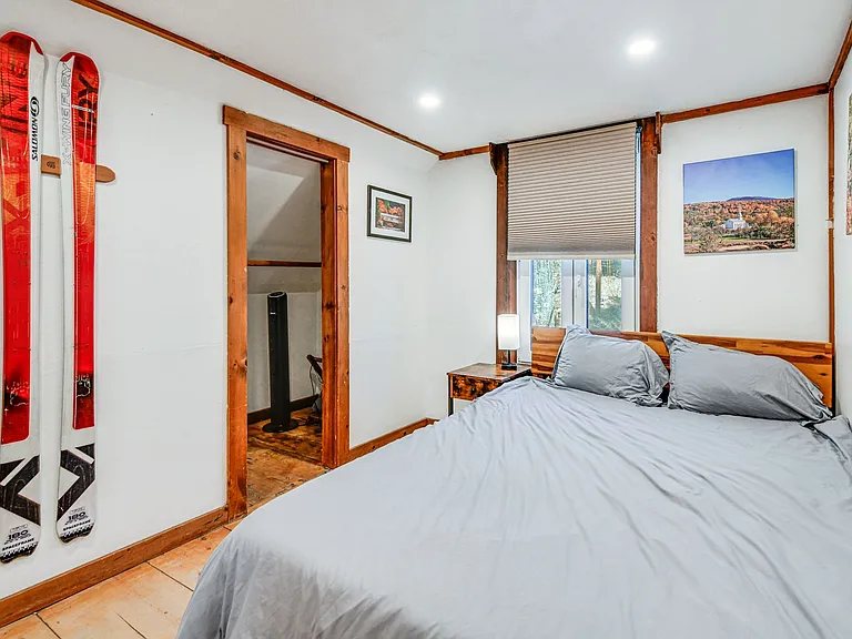 1072 Route 100 — Photo 16