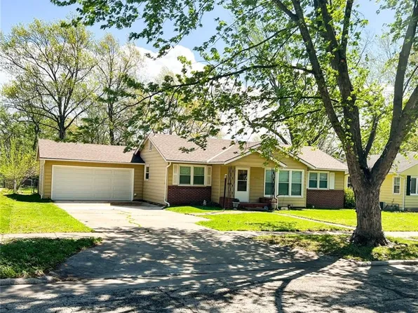1121 S College St, Ottawa, KS 66067