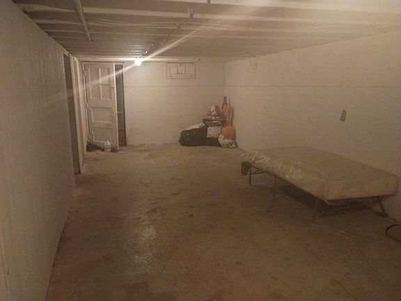 5th image of 911 Senator St