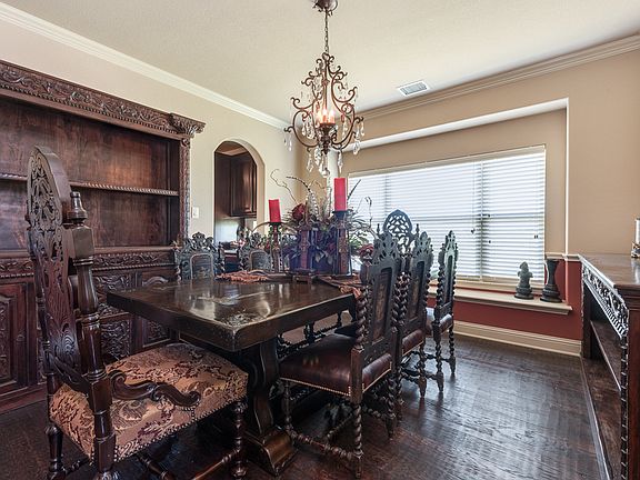 2nd image of 1100 Brooke Ct