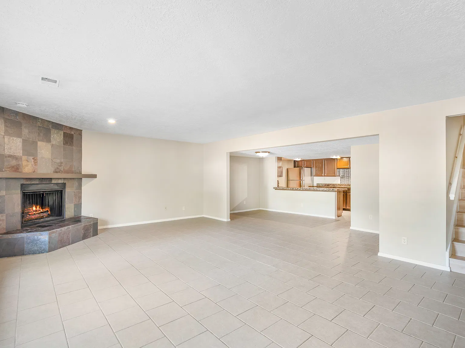 3 bed, 1608 sqft, $2,600 — Photo 2
