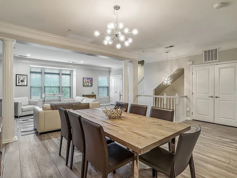 358 Urban Ave #358 — Photo 11