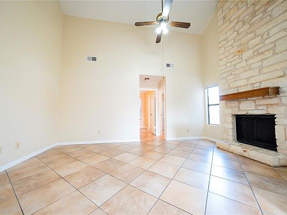 2nd image of 1754/1756 Horseshoe Cir